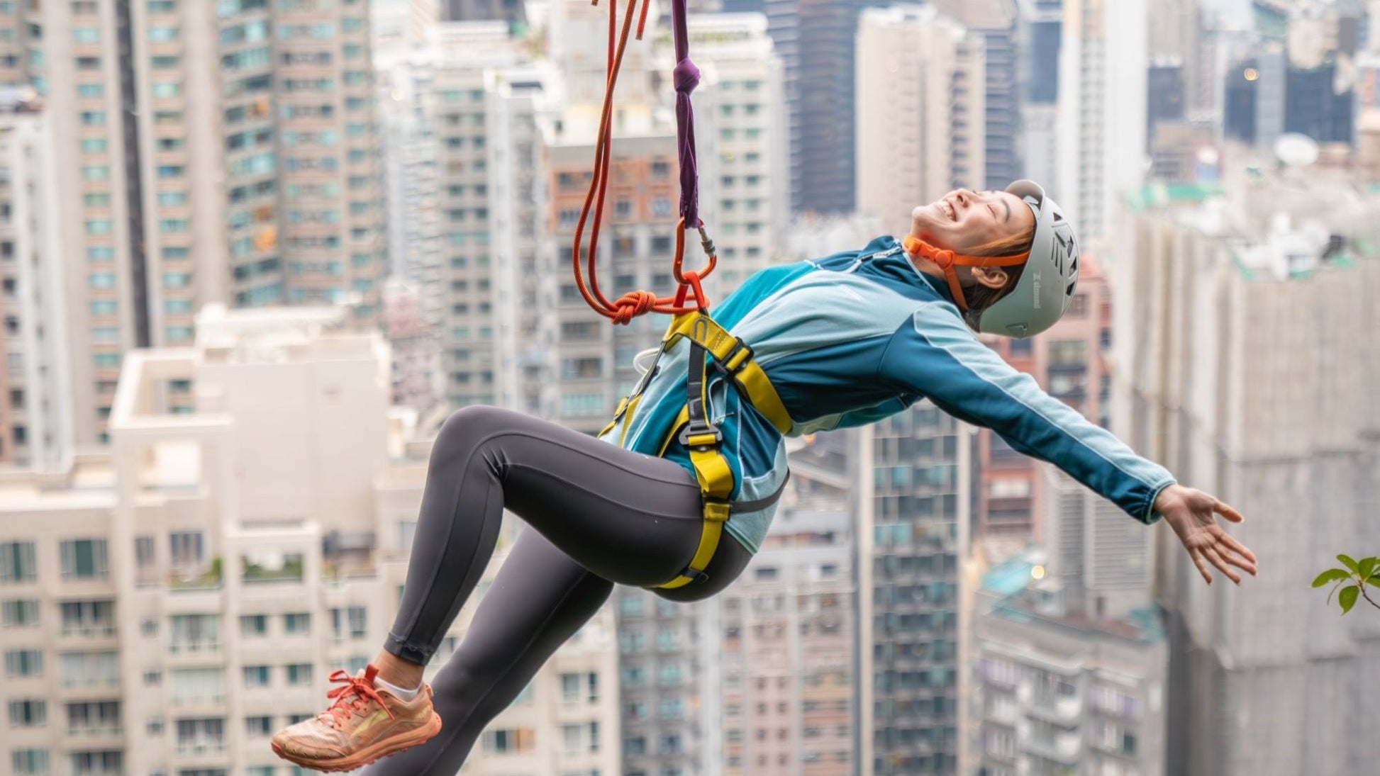 Hong Kong Victoria Peak Flight - Zipline pose 1